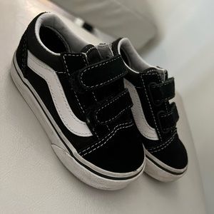 Vans Old School Sneakers for Toddler, Velcro Strap, black and white, Size 5.5